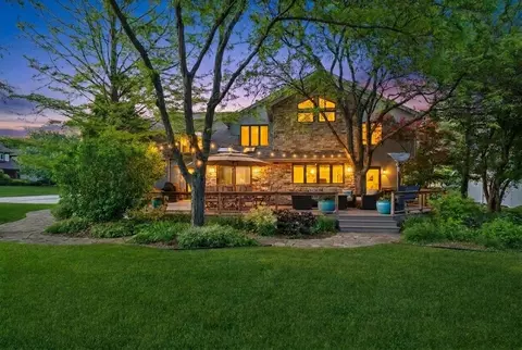 Exterior - 500 Parkview Pl, Burr Ridge, IL 60527 photo 5 of 8