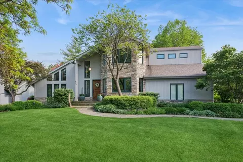 Exterior - 500 Parkview Pl, Burr Ridge, IL 60527 photo 2 of 8