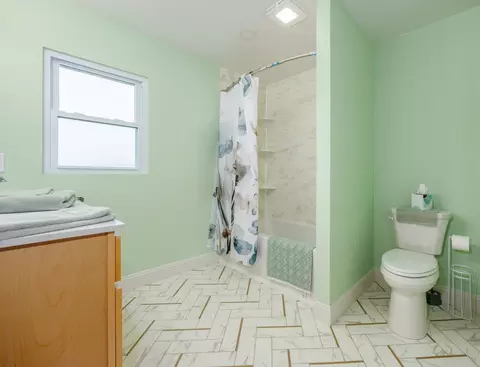 Bath - 122 E Lincoln, Dix, IL 62830 photo 1 of 2
