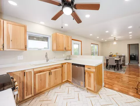 Kitchen - 122 E Lincoln, Dix, IL 62830 photo 2 of 4