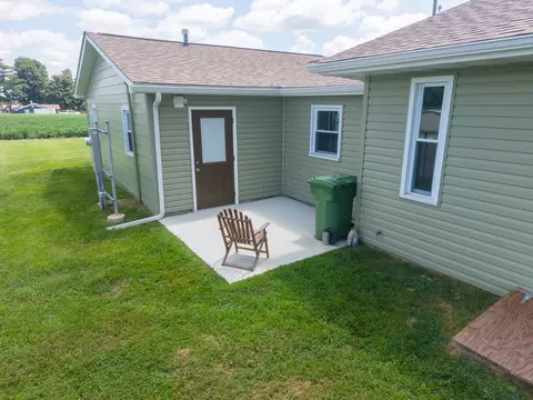 Exterior - 122 E Lincoln, Dix, IL 62830 photo 4 of 5