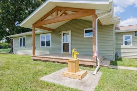 Exterior - 122 E Lincoln, Dix, IL 62830 photo 2 of 5