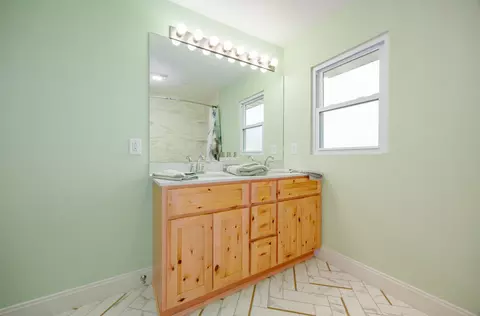 Bath - 122 E Lincoln, Dix, IL 62830 photo 2 of 2