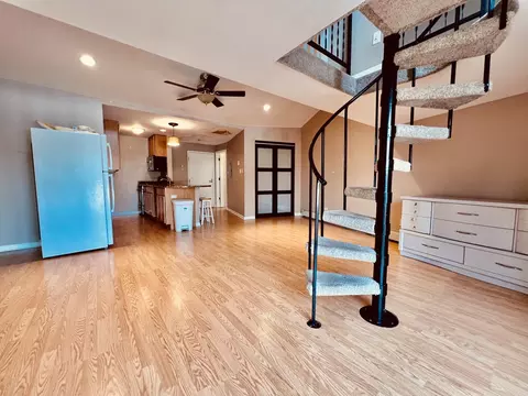 1188 Royal Glen Dr #334, Glen Ellyn, IL 60137