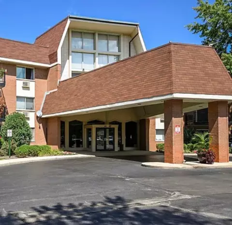 1188 Royal Glen Dr #334, Glen Ellyn, IL 60137