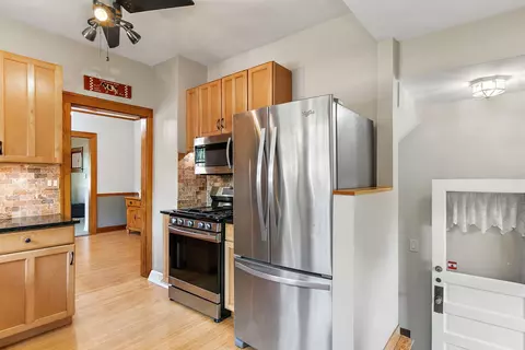 Kitchen - 909 Augusta Ave, Elgin, IL 60120 photo 4 of 4