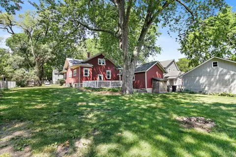 Exterior - 909 Augusta Ave, Elgin, IL 60120 photo 6 of 11