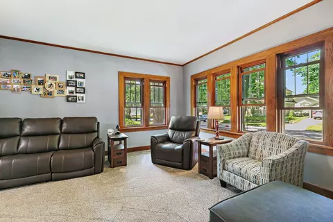 Living - 909 Augusta Ave, Elgin, IL 60120 photo 1 of 3