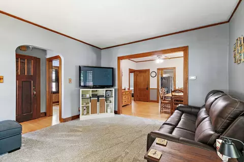Living - 909 Augusta Ave, Elgin, IL 60120 photo 3 of 3