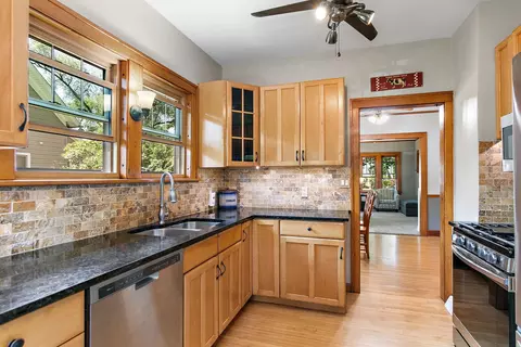 Kitchen - 909 Augusta Ave, Elgin, IL 60120 photo 3 of 4