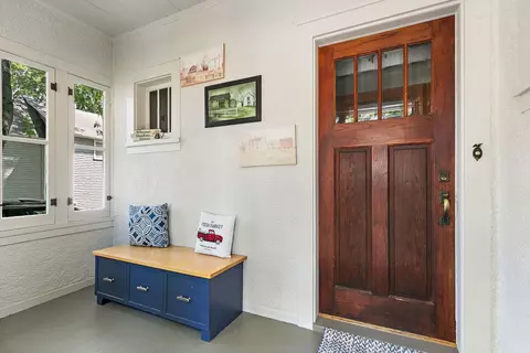 Entry Way - 909 Augusta Ave, Elgin, IL 60120 photo 1 of 3