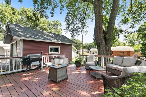 Exterior - 909 Augusta Ave, Elgin, IL 60120 photo 5 of 11