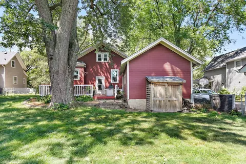 Exterior - 909 Augusta Ave, Elgin, IL 60120 photo 7 of 11
