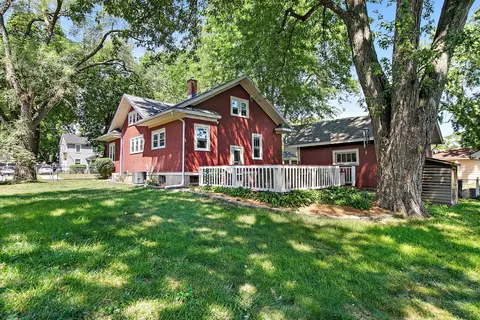 Exterior - 909 Augusta Ave, Elgin, IL 60120 photo 8 of 11