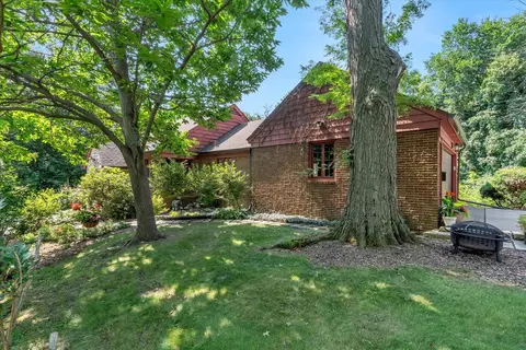 Exterior - 1000 27th Ave, Moline, IL 61265 photo 2 of 12