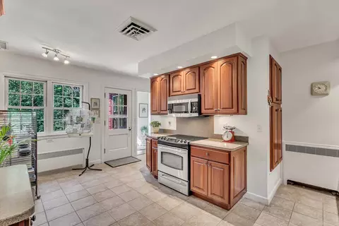 Kitchen - 1000 27th Ave, Moline, IL 61265 photo 1 of 6