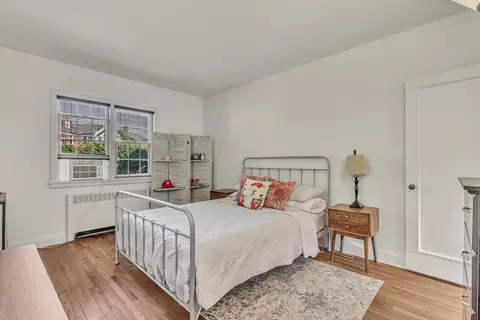 Bedroom - 1000 27th Ave, Moline, IL 61265 photo 5 of 9