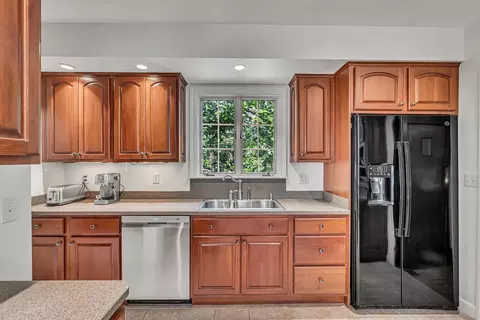 Kitchen - 1000 27th Ave, Moline, IL 61265 photo 2 of 6