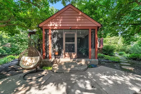 Exterior - 1000 27th Ave, Moline, IL 61265 photo 7 of 12