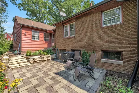 Exterior - 1000 27th Ave, Moline, IL 61265 photo 9 of 12