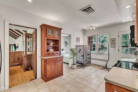 Entry Way - 1000 27th Ave, Moline, IL 61265 photo 3 of 4