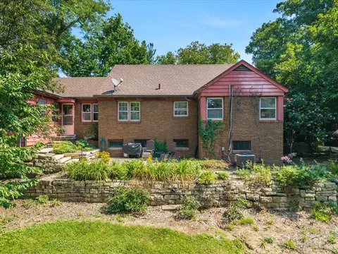 Exterior - 1000 27th Ave, Moline, IL 61265 photo 11 of 12