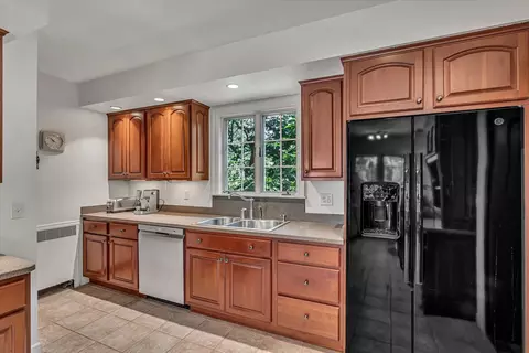 Kitchen - 1000 27th Ave, Moline, IL 61265 photo 3 of 6