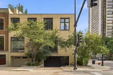 67 W Schiller St, Chicago, IL 60610