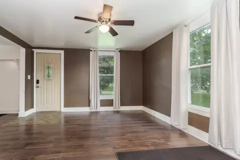 Living - 402 Mason St, Chenoa, IL 61726 photo 1 of 5