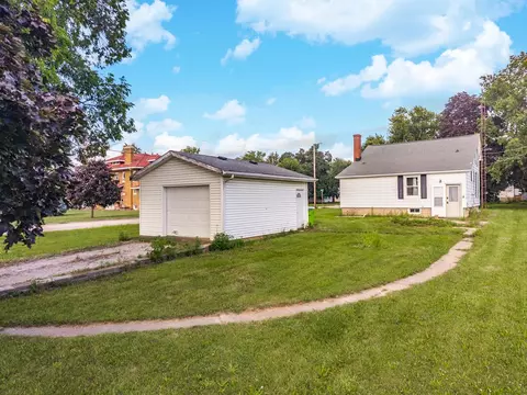 Exterior - 402 Mason St, Chenoa, IL 61726 photo 2 of 4