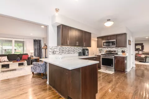 Kitchen - 2005 E Cayuga Ln, Mount Prospect, IL 60056 photo 1 of 3