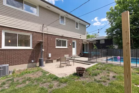 Exterior - 2005 E Cayuga Ln, Mount Prospect, IL 60056 photo 3 of 8