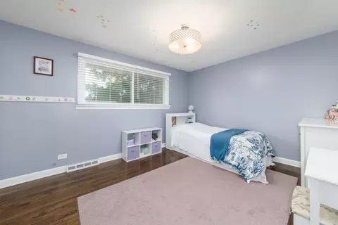 Bedroom - 2005 E Cayuga Ln, Mount Prospect, IL 60056 photo 2 of 3