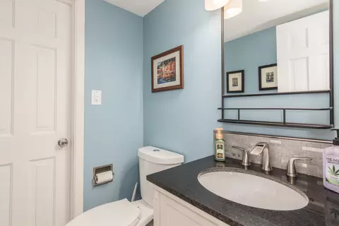 Bath - 2005 E Cayuga Ln, Mount Prospect, IL 60056 photo 3 of 3