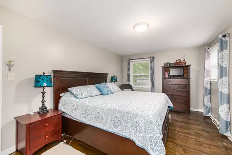 Bedroom - 2005 E Cayuga Ln, Mount Prospect, IL 60056 photo 1 of 3