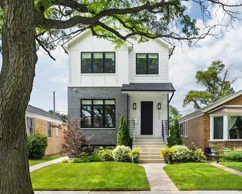 6224 N Keystone Ave, Chicago, IL 60646