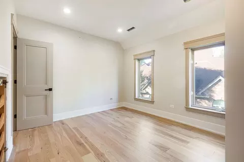 Bedroom - 1921 Beechnut Rd, Northbrook, IL 60062 photo 4 of 6