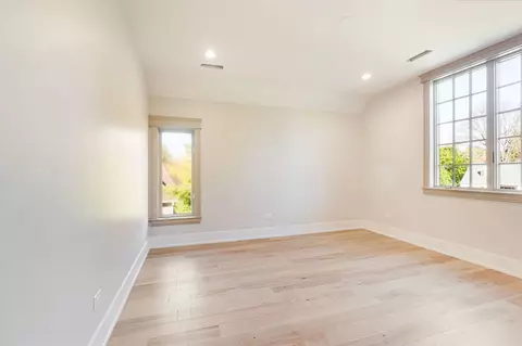 Bedroom - 1921 Beechnut Rd, Northbrook, IL 60062 photo 3 of 6