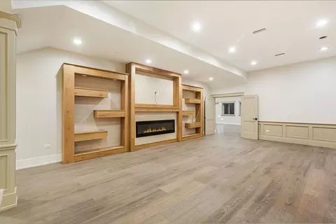 Living - 1921 Beechnut Rd, Northbrook, IL 60062 photo 9 of 10