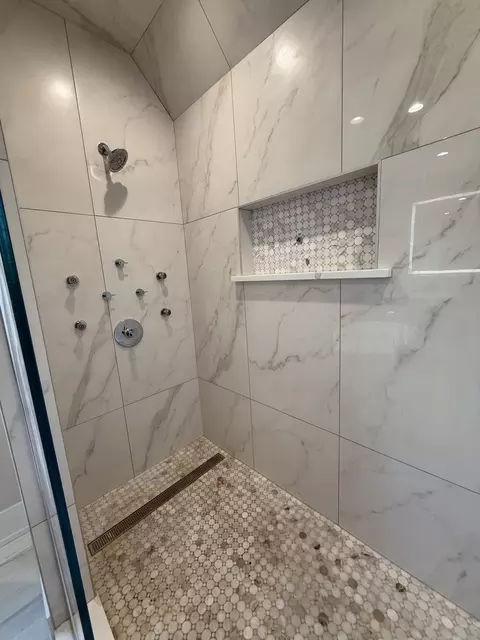 Bath - 1921 Beechnut Rd, Northbrook, IL 60062 photo 6 of 8