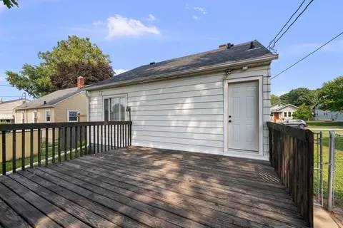 Exterior - 433 51st St, Moline, IL 61265 photo 3 of 7