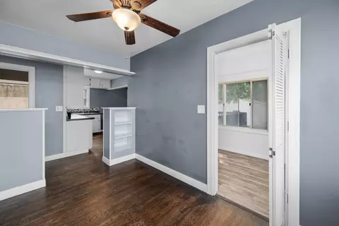 Entry Way - 433 51st St, Moline, IL 61265 photo 1 of 5