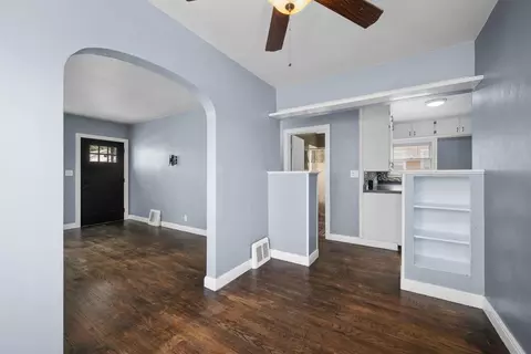 Entry Way - 433 51st St, Moline, IL 61265 photo 5 of 5