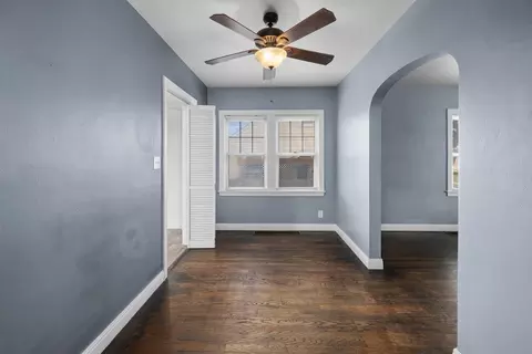 Entry Way - 433 51st St, Moline, IL 61265 photo 2 of 5