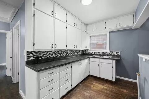 Kitchen - 433 51st St, Moline, IL 61265 photo 1 of 2