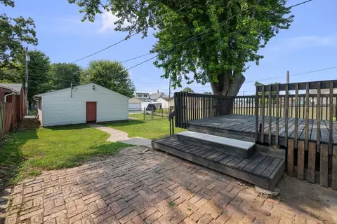 Exterior - 433 51st St, Moline, IL 61265 photo 4 of 7