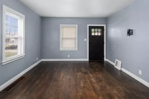 Living - 433 51st St, Moline, IL 61265 photo 2 of 2