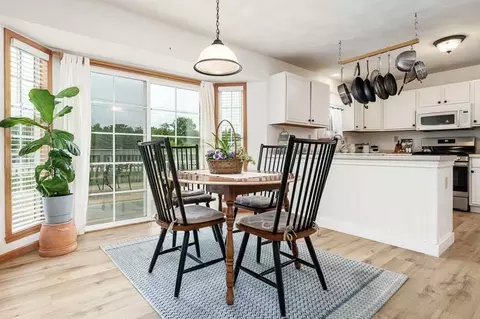 Dining - 691 Stonemint Dr, Roscoe, IL 61073 photo 1 of 3