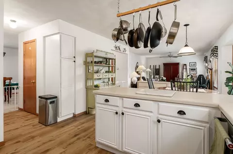 Kitchen - 691 Stonemint Dr, Roscoe, IL 61073 photo 2 of 5