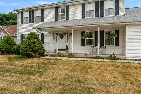 Exterior - 691 Stonemint Dr, Roscoe, IL 61073 photo 4 of 7